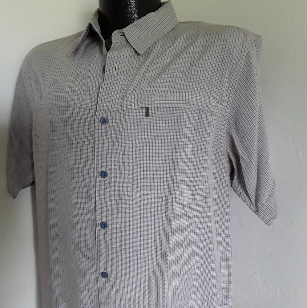 The North face short sleeve button down men shirt size M